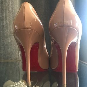 Christian Louboutins nude/patent leather 40.5